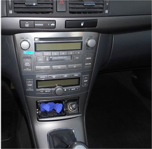 Toyota-Avensis-Radio-2006