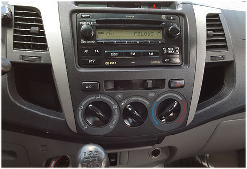 Toyota-Hilux-Radio-2008