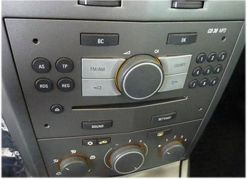 Opel-Astra-Radio-2007