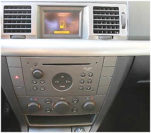 Opel-Signum-Radio-2004