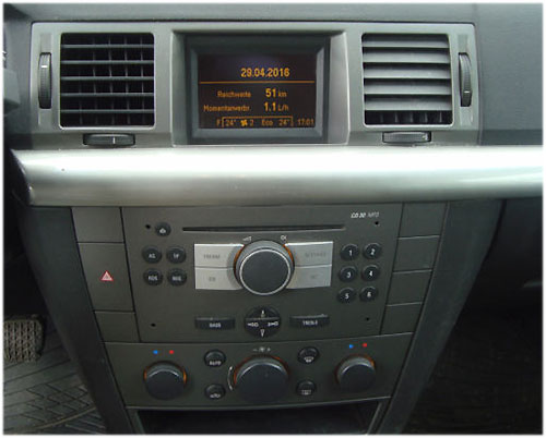 Opel-Signum-Radio-2006